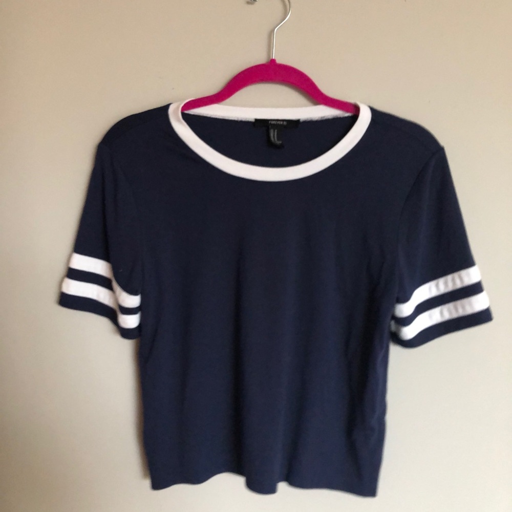 navy blue and white cropped tee